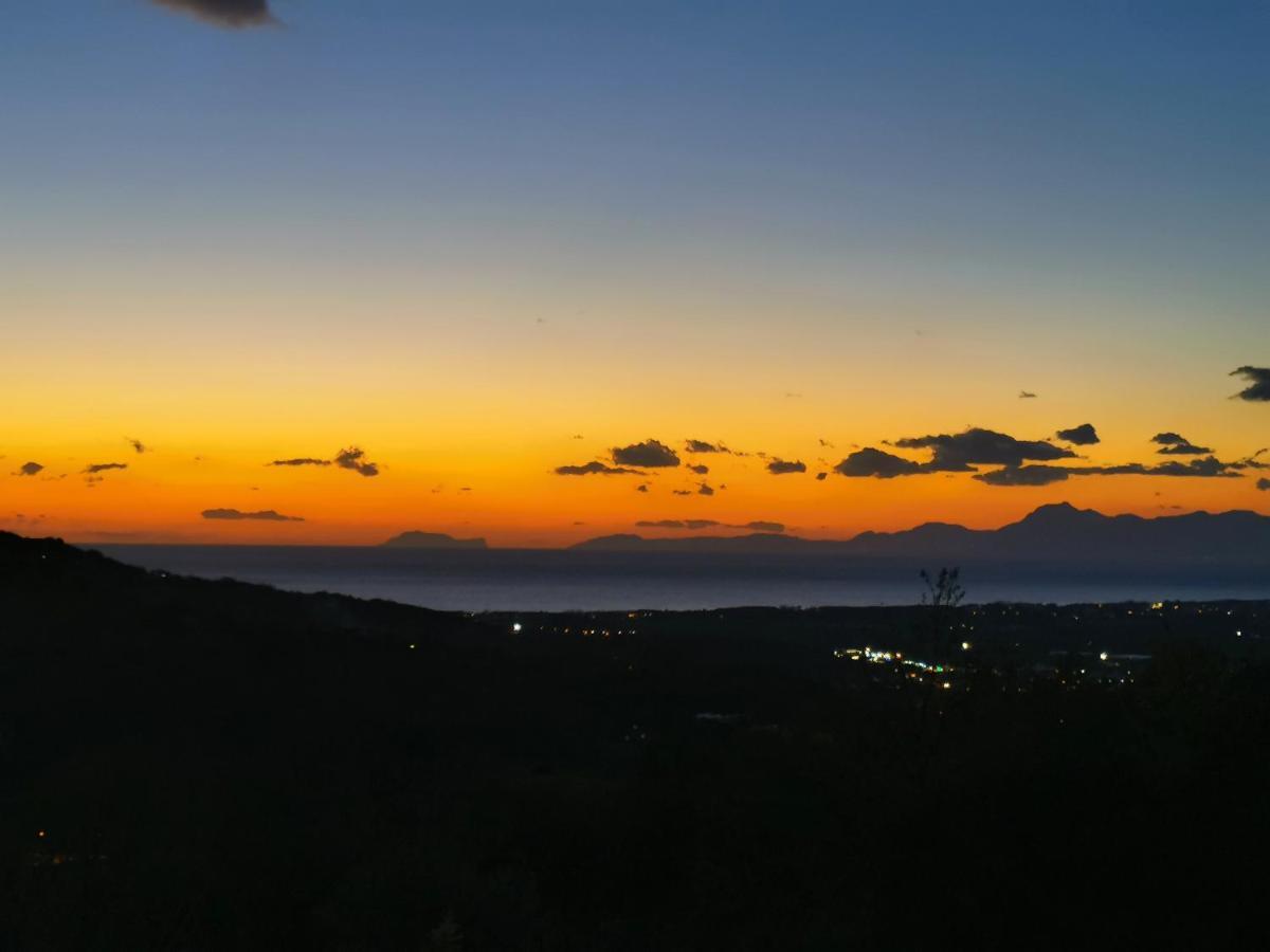 Il Mandorlo Fiorito Bed And Breakfast Ogliastro Cilento Exterior foto